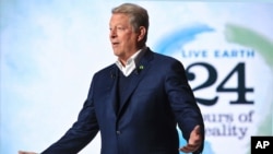 Mantan Wapres AS, Al Gore dalam sebuah acara di Paris, Perancis (foto: dok).