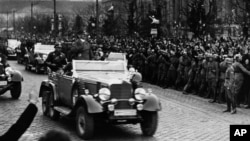 Адольф Гитлер в Вене (архивное фото)