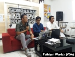 Evaluasi Kerja KPK 2015-2019 menjadi tema diskusi di kantor ICW di Jakarta, Minggu (12/5) (foto: VOA/Fathiyah Wardah)