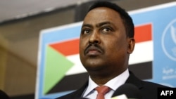 Menteri Luar Negeri Ethiopia Workneh Gebeyehu berbicara dalam konferensi pers di Kementerian Luar Negeri Sudan, di Khartoum, 14 Januari 2018. 