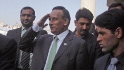 نخست وزیر پاکستان وزیر دفاع را برکنار می کند