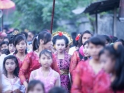 Acara perkawinan seorang anak perempuan di Lombok, NTB. (Courtesy: Armin Hari)