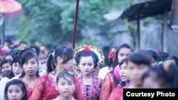 Acara perkawinan seorang anak perempuan di Lombok, NTB. (Courtesy: Armin Hari)