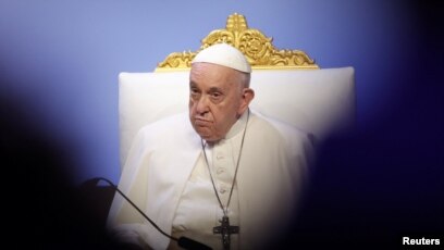 Papa Francisco lamenta 'falta de humanidade' enfrentada por imigrantes