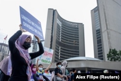 Masyarakat melakukan protes terhadapi Islamofobia, di Toronto, Ontario, Kanada 18 Juni, 2021. (Foto: REUTERS/Alex Filipe)