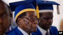 Zimbabwe's President Robert Mugabe leaves after presiding over a student graduation ceremony at Zimbabwe Open University on the outskirts of Harare, Zimbabwe, Nov. 17, 2017. 