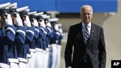 El vicepresidente Joe Biden y su esposa, Jill, se encuentran en los Emiratos Árabes Unidos. Luego vuelan a Israel y Jordania.