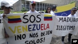 La comunidad internacional y los venezolanos que han tenido que abandonar su país no reconocen a Nicolás Maduro como el presidente legítimo de Venezuela.