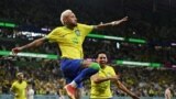 نیمار، در رقابت با تیم کروشیا موفق شد ۷۷مین گول را برای تیم ملی برازیل به ثمر برساند، اما با این موفقیت هم نتوانست به دور نیمه نهایی برود.