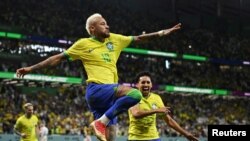 نیمار، در رقابت با تیم کروشیا موفق شد ۷۷مین گول را برای تیم ملی برازیل به ثمر برساند، اما با این موفقیت هم نتوانست به دور نیمه نهایی برود.