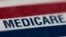 ARCHIVO - Una tarjeta de Medicare se observa en esta foto del 10 de junio de 2024. Según la Casa Blanca la orden del presidente Donald Trump de pausar las subvenciones federales no incluía a este seguro médico para jubilados.