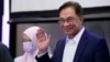 លោក Anwar Ibrahim មេដឹកនាំគណបក្សប្រឆាំងម៉ាឡេស៊ី បន្ទាប់ពីចូលរួមសន្និសីទសារព័ត៌មានមួយ នៅទីក្រុងគូឡាឡាំពួរ ប្រទេសម៉ាឡេស៊ី កាលពីថ្ងៃទី២៣ ខែកញ្ញា ឆ្នាំ២០២០។