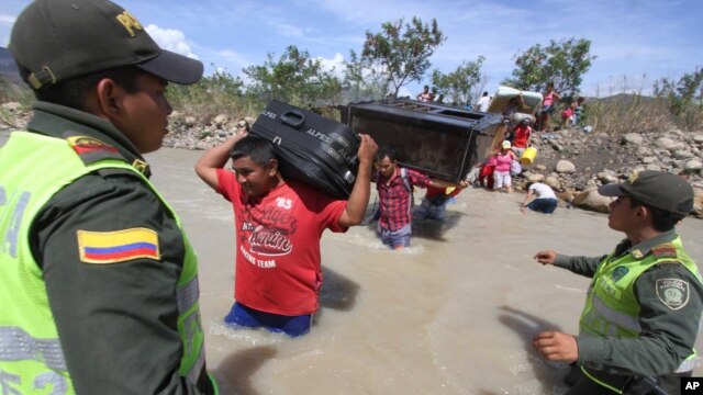 El gobierno de Venezuela decidió el cierre de su frontera con Colombia y deportar a ciudadanos colombianos