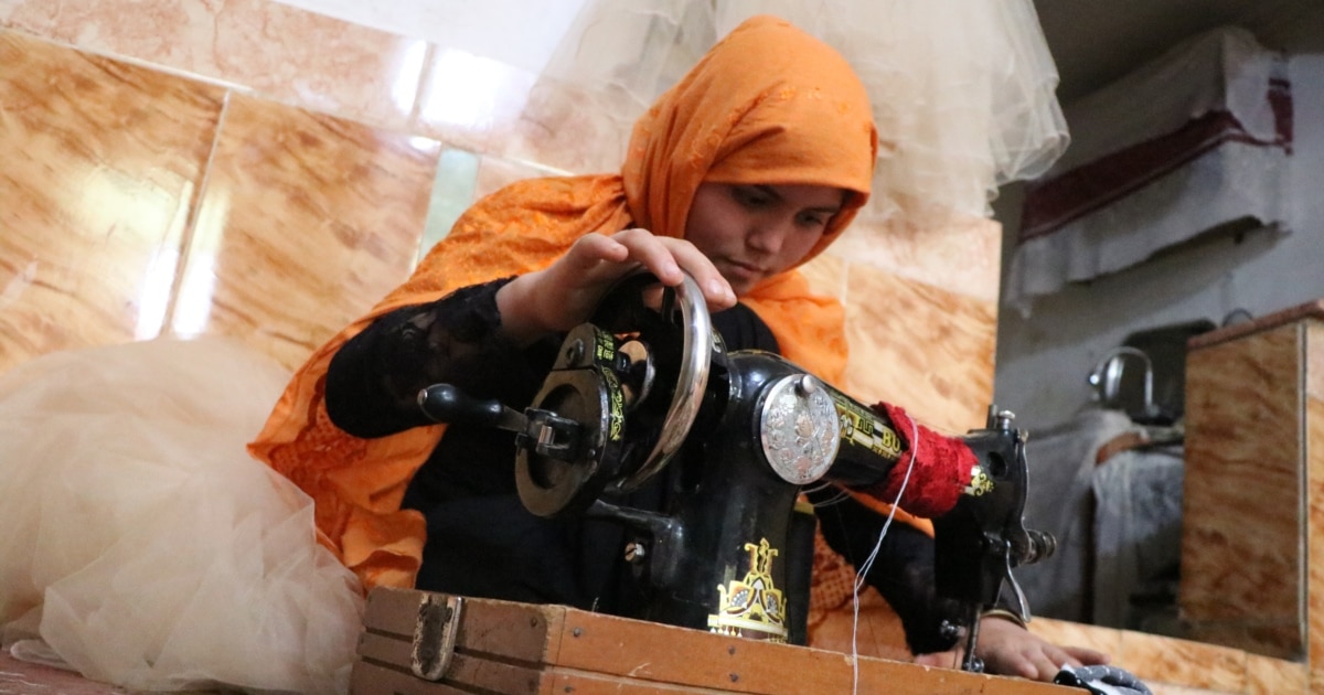 Bir doira ichida chuqur tomoq blowjob porno video Yuzdagi qattiq sperma