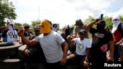 Manifestantes bloquean la carretera Panamericana durante una protesta contra el gobierno del presidente Daniel Ortega en Nagarote, Nicaragua 24 de mayo de18.REUTERS / Oswaldo Rivas.