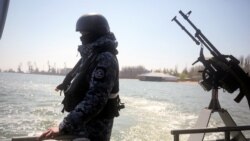 Lính biên phòng Nga tuần tra BIển Azov ở cảng Mariupol hồi năm 2021