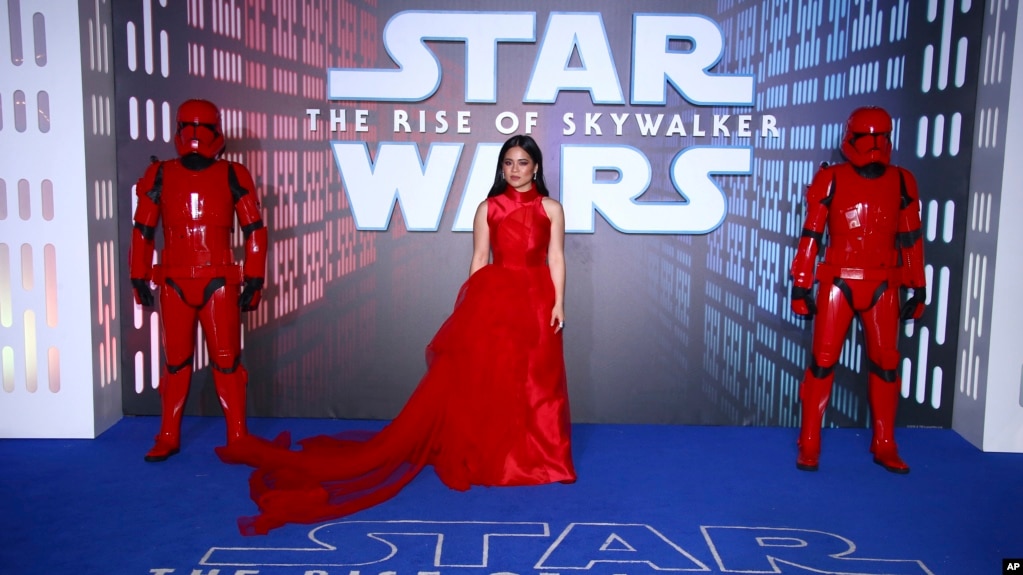 Kelly Marie Tran tại buổi chiếu ra mắt "Star Wars: The Rise of Skywalker," London.