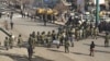 نیروهای پلیس در کرمانشاه برای برخورد با معترضان در کرمانشاه 