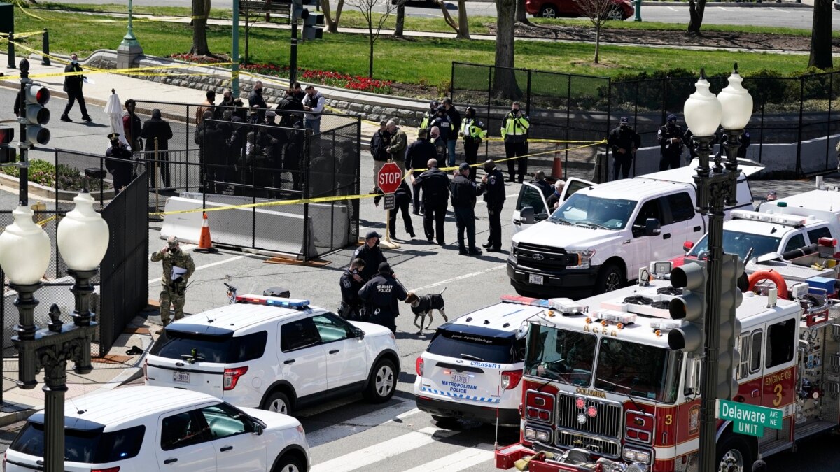Suspect Rams Car Into Us Capitol Barricade Killing 1 Officer