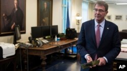  Secretary of Defense Ash Carter holds a Marine Corps Ka-Bar knife while being interviewed in his Pentagon office, Jan. 18, 2017, in Washington.