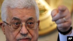 Palestinian President Mahmoud Abbas gestures during a news conference after meeting Egyptian President Hosni Mubarak at the presidential palace in Cairo, 24 Jan 2011