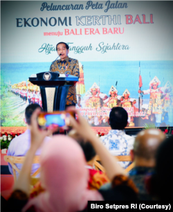 Presiden Jokowi mengimbau eksekusi peta jalan ekonomi kerthi Bali perlu dijalankan sesegera mungkin agar pemulihan ekonomi Bali bisa segera diwujudkan. (Foto: Courtesy/Biro Setpres)