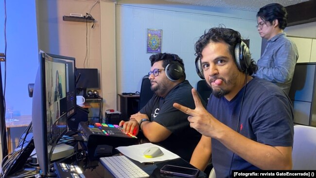 La Revista GatoEncerrado en El Salvador resiente el cierre de USAID. Este es parte de su equipo de trabajo. [Fotografía: revista GatoEncerrado]