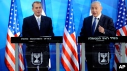 Ketua DPR John Boehner (kiri) dan PM Israel Benjamin Netanyahu memberikan konferensi pers bersama di Yerusalem, Kamis (1/4).