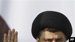 موقته‌دا ئه‌لسه‌در له‌ میانه‌ی پـێشـکه‌شکردنی وتاره‌که‌ی له‌ شـاری نه‌جه‌ف، شه‌ممه‌ 8 ی دوازده‌ی 2011