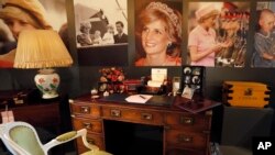 A display to mark the 20th anniversary of the death of Britain's Diana, Princess of Wales, a recreation of the desk where Princess Diana worked in her Sitting room at Kensington Palace, on display at Buckingham Palace in London, July 20, 2017. 