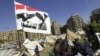 معترضان به تصمیم محمد مرسی در میدان تحریر قاهره گرد آمده اند