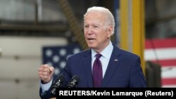 Joe Biden tokom govora u gradu La Crosse u državi Wisconsin (REUTERS/Kevin Lamarque)