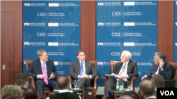 华盛顿智库战略与国际研究中心（CSIS）2014年12月18日举行有关中国的研讨会“野心与不稳，习近平时代的中国”。从左至右为：张克斯、欧逸文、鲍勃·希佛、洪博培。