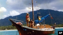 Kerry Hamil, sailing with his then-girlfriend Gail Colley, in the 1970s.