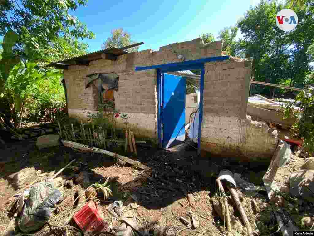 Autoridades reportaron que unos 300 socorristas, polic&#237;as y militares se desplazaron al &#225;rea, a unos 20 km de San Salvador, para coordinar la b&#250;squeda de los desaparecidos. Foto Karla Ar&#233;valo/VOA.