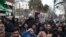 Manfestantes iraníes protestan frente a la sede de las Naciones Unidas en Teherán por la muerte del general Qassem Soleimani, el 3 de enero de 2020. (Foto: Reuters vía WANA)
