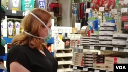 Customer Susan Buenaventura checks out painting supplies at Village Hardware in Alexandria, Virginia. (D. Block/VOA)