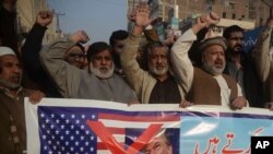 FILE - Pakistani traders protest against U.S. President Donald Trump in Peshawar, Pakistan, Jan 5, 2018.