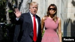 U.S. President Donald Trump waves as he arrives with first lady Melania Trump for the Easter service at Bethesda-by-the-Sea Episcopal Church in Palm Beach, Florida, Apr. 1, 2018. 