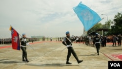 hundreds of Cambodian troops and military engineers bid farewell to Cambodia at a ceremony as they departed for yet another United Nations peacekeeping mission in war-torn Mali and South Sudan, Phnom Penh, Cambodia, May 3, 2018. (Aun Chhengpor/VOA Khmer)