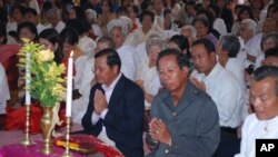 Hem Heng, left, Cambodian US Ambassador to Washington alongside with Tea Banh, Minister of Defense, in a pagoda in Maryland. 