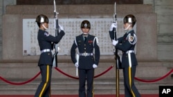 Members of the Taiwanese honor guard take part in a change of duty ceremony at the Chiang Kai-shek Memorial Hall in Taipei, Taiwan, Jan. 15, 2016. 
