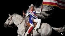 Crédité de plus de 400 000 unités écoulées en première semaine, Cowboy Carter de Beyoncé est en tête des ventes du classement dédié à la country aux États-Unis.