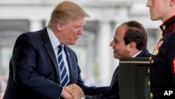 آقای ترامپ روز دوشنبه میزبان رئیس جمهوری مصر بود و در حاشیه این دیدار درباره انفجارهای روسیه موضع گرفت. 