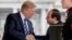 Predsednik Donald Tramp pozdravlja egipatskog predsednika Abdela Fataha Al-Sisija ispred Bele kuće, 3. aprila 2017. 
