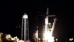 스페이스X 유인우주선 '크루 드래곤'이 미 동부 시간으로 15일 오후 7시 27분 플로리다 주 케네디우주센터에서 성공적으로 발사됐다.