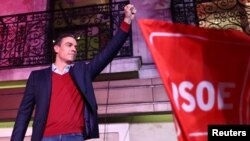 Le Premier Ministre socialiste Pedro Sánchez,devant ses partisans à l'issue du scrutin de dimanche.