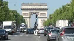 France: hommage au policier tué sur les Champs-Elysées (vidéo)