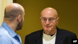 Ljubisa Beara enters the courtroom of the International Criminal Tribunal for the former Yugoslavia (ICTY) in The Hague, Netherlands, Friday, Jan. 30, 2015.