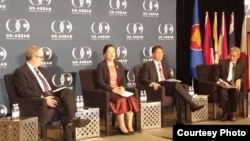 Cambodan Commerce Minister Sun Chanthol participates in a panel discussion titled “The Landscape of ASEAN in 2016 and the Vision for 2025” in San Francisco, Wednesday, February 17, 2016. (Courtesy of Cambodian Ministry of Commerce's Facebook page)